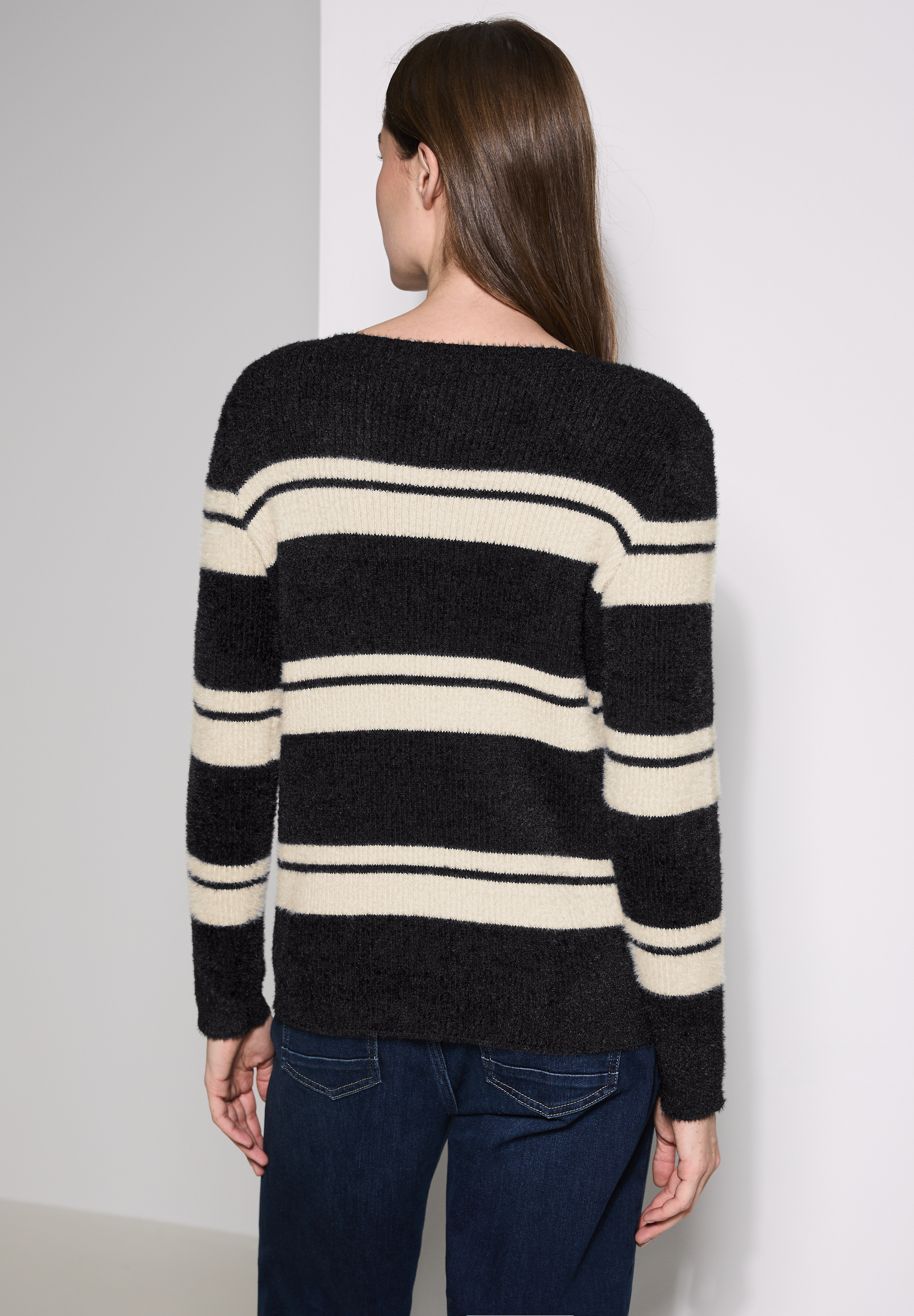 Gestreifter Pullover