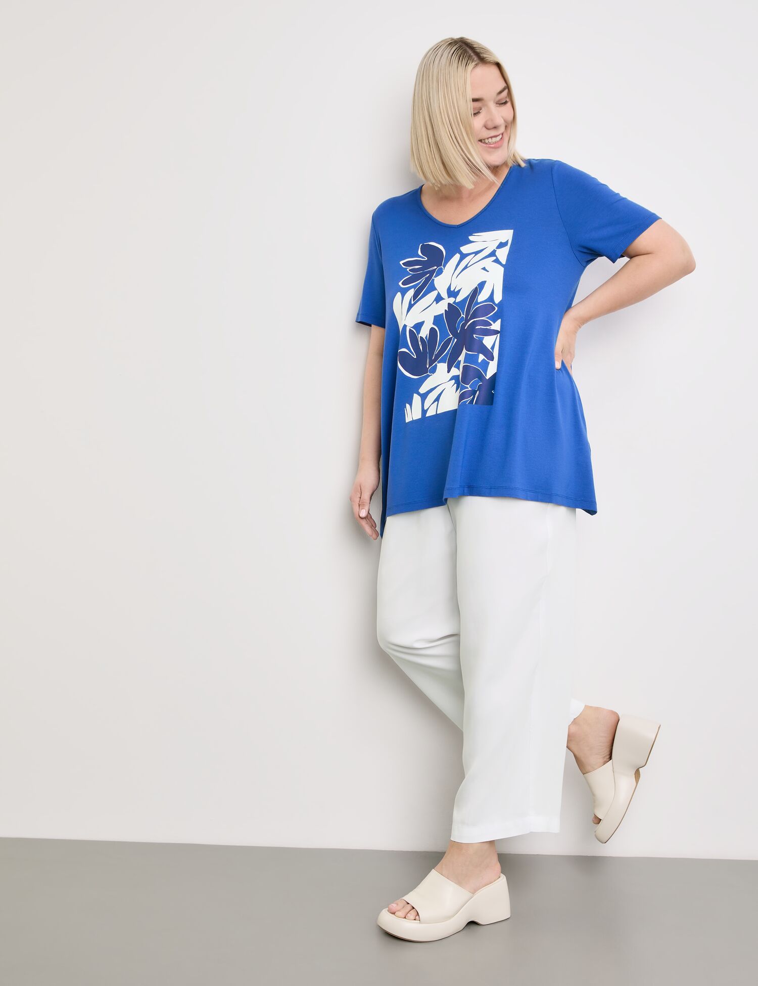 T-Shirt mit floralem Frontprint