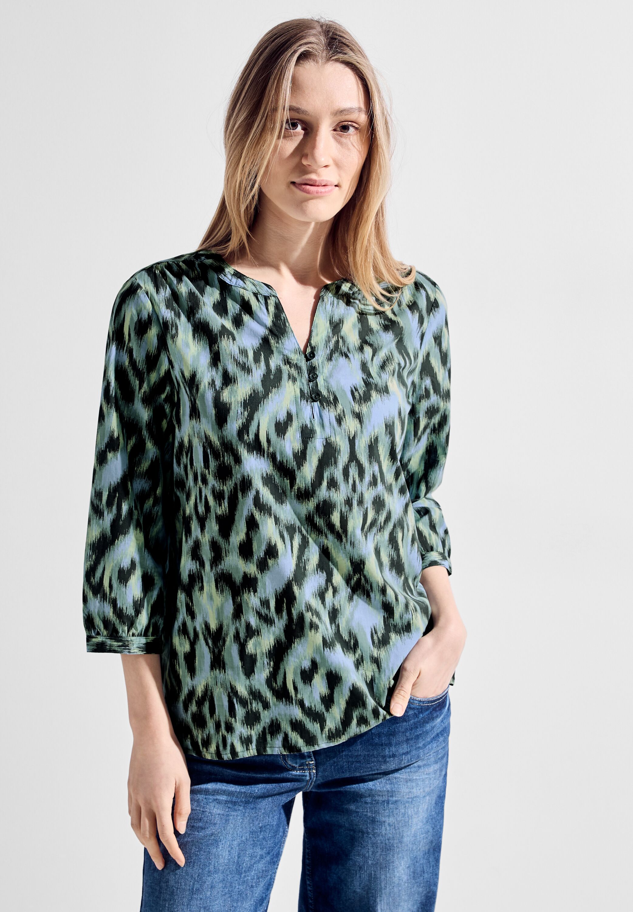 Bluse mit modernem Print