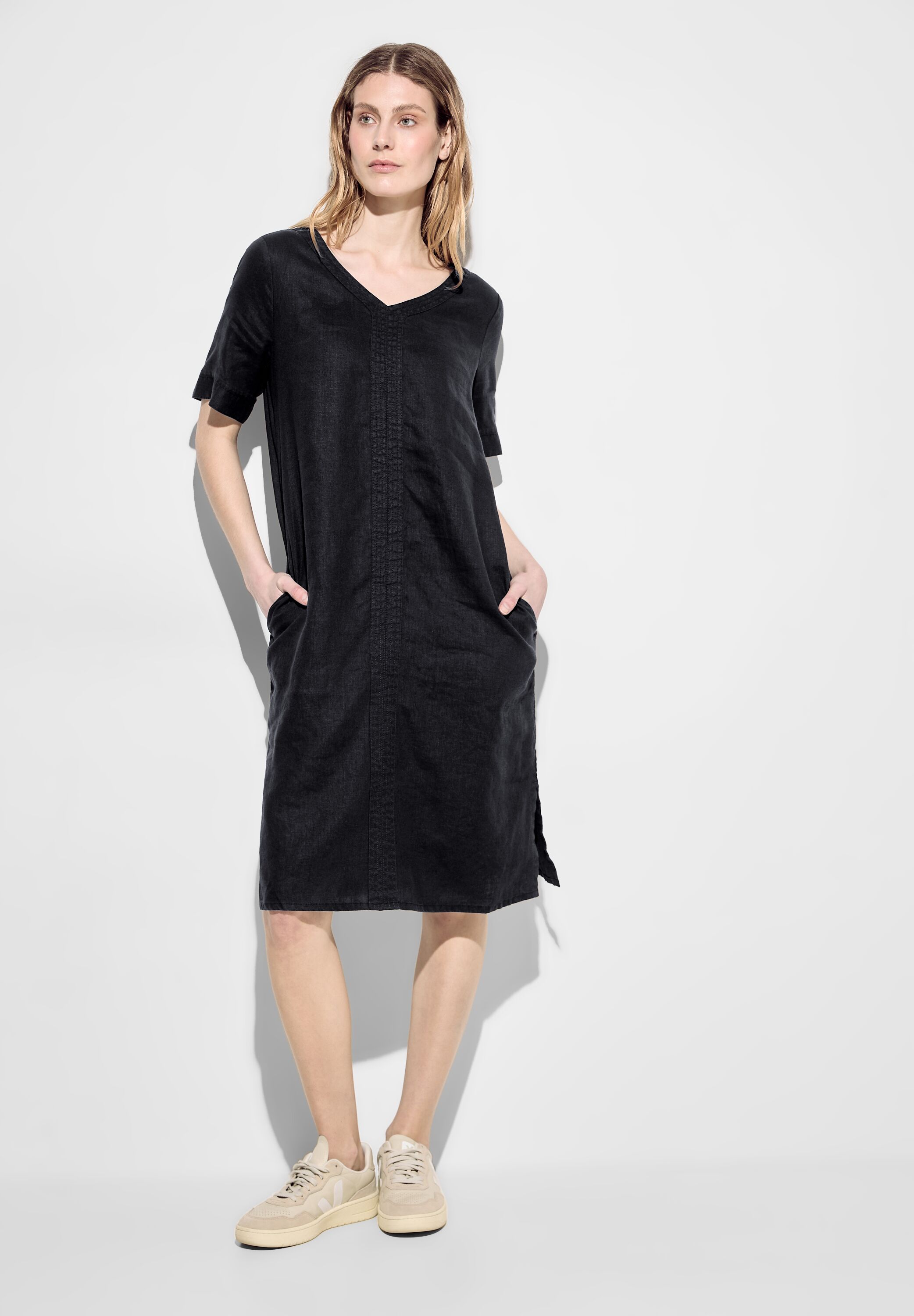 V-Neck Leinenkleid